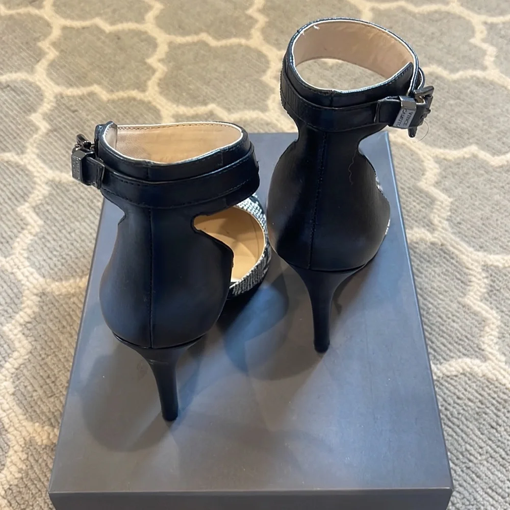 Vince Camuto Size 7 1/2 Heels - Picture 3 of 4